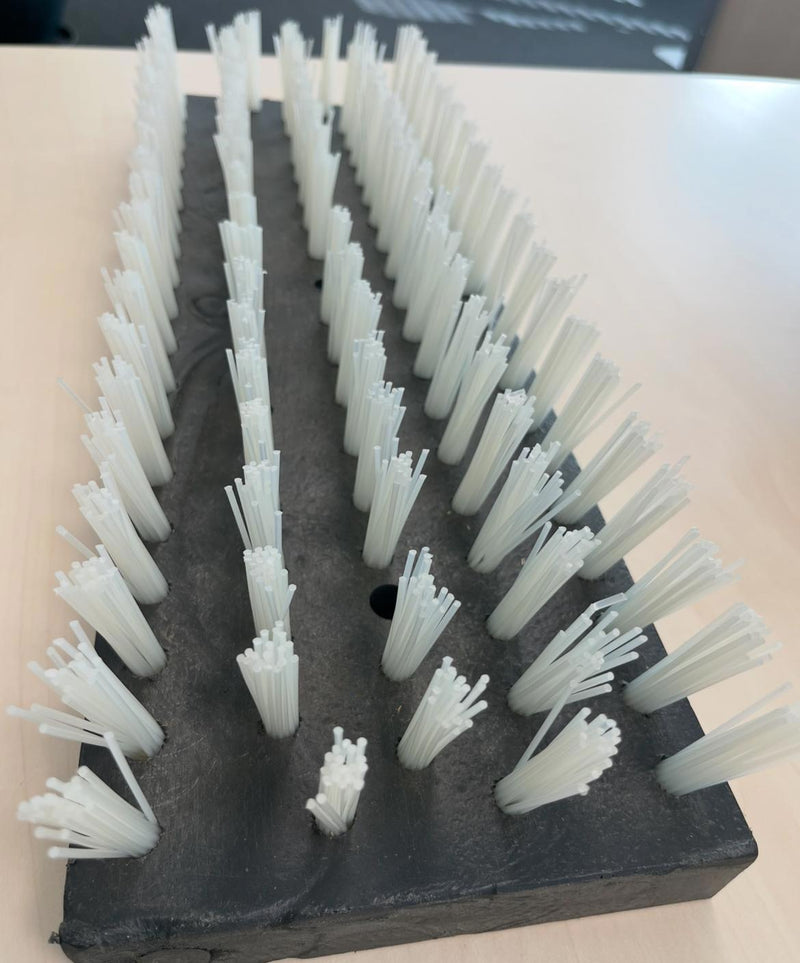 Laden Sie das Bild in Galerie -Viewer, Producten kalverborstel nylon wit 45x15cm vulling 4cm