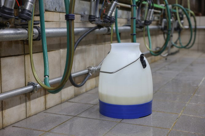 Load image into Gallery viewer, Kerbl melkemmer semi transparant blauw 30 liter