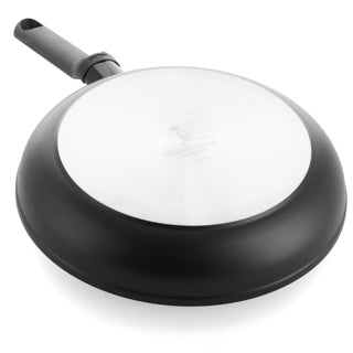 Afbeelding laden in galerijviewer, Bk easy induction koekenpan 26cm - pfas-vrije antikleeflaag - koekenpan inductie - keramische pan - ovenbestendig tot 160°c - koudgrepen - zwart