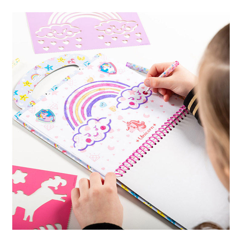 Afbeelding laden in galerijviewer, Totum unicorn designer vakantie doeboek stickeren, tekenen en schrijven - creatief speelgoed meisjes vanaf 3 jaar - 25 delig - incl. stickers en sjablonen knutselen
