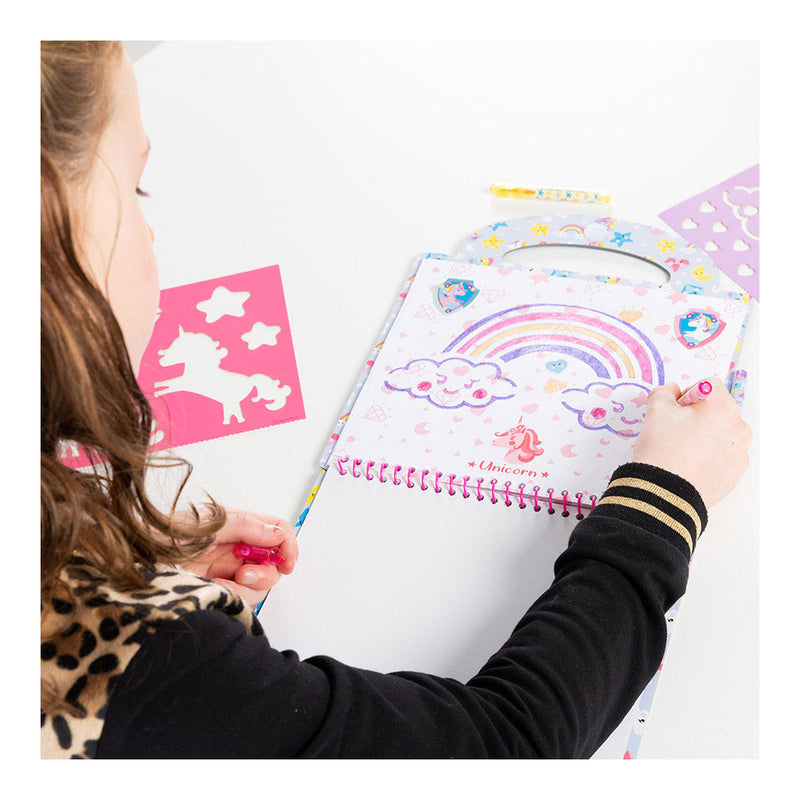 Afbeelding laden in galerijviewer, Totum unicorn designer vakantie doeboek stickeren, tekenen en schrijven - creatief speelgoed meisjes vanaf 3 jaar - 25 delig - incl. stickers en sjablonen knutselen