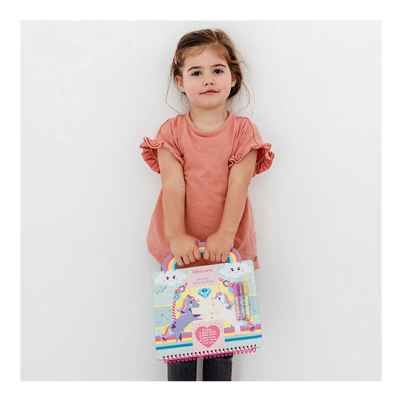 Afbeelding laden in galerijviewer, Totum unicorn designer vakantie doeboek stickeren, tekenen en schrijven - creatief speelgoed meisjes vanaf 3 jaar - 25 delig - incl. stickers en sjablonen knutselen