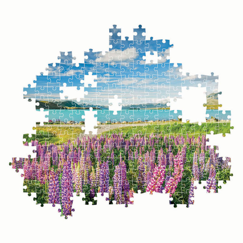 Afbeelding laden in galerijviewer, Clementoni legpuzzel bloemen bij lake tekapo, 1500st.