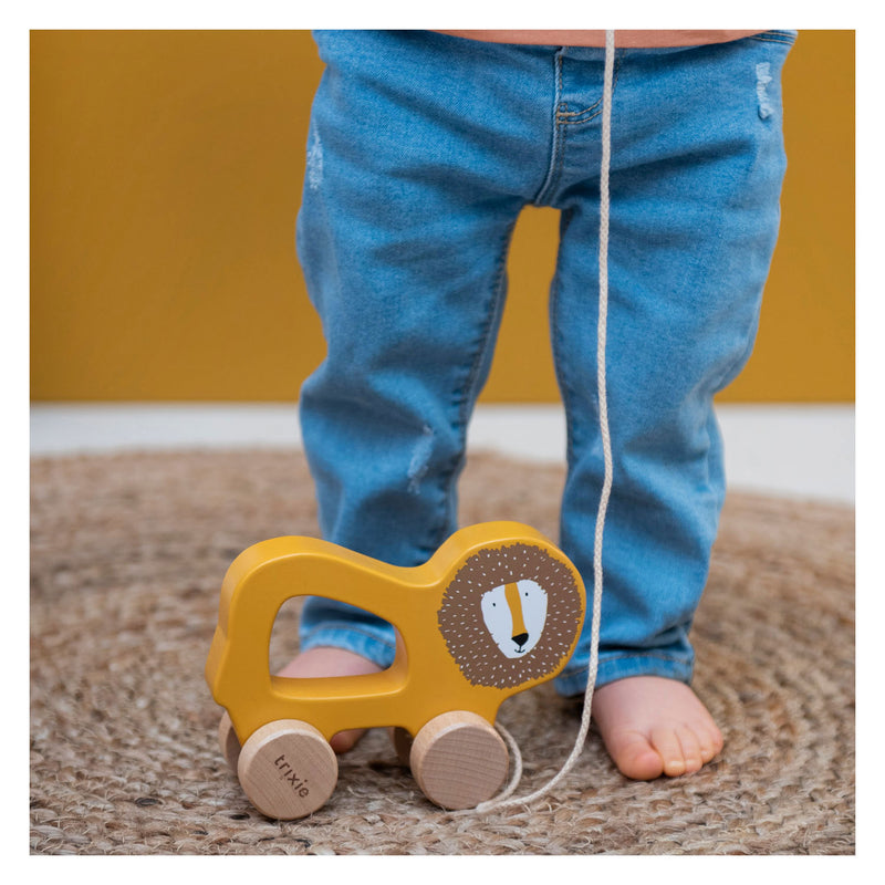 Load image into Gallery viewer, Trixie Houten Trekfiguur Mr. Lion