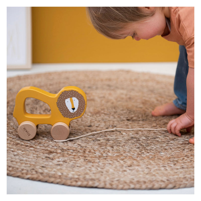 Afbeelding laden in galerijviewer, Trixie houten trekspeeltje - mr. lion - voor de eerste stapjes - babyspeelgoed - voor jongens meisjes - leeuw