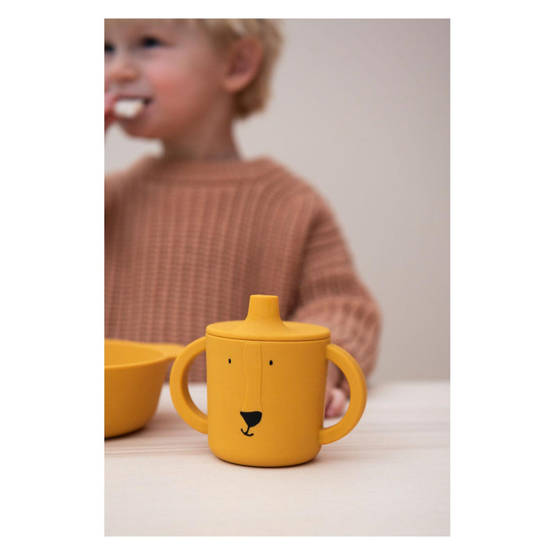 Afbeelding laden in galerijviewer, Trixie tuitbeker - mr. lion - drinkbeker voor baby - antilek beker - voor baby's vanaf 4 maanden - van siliconen - geschikt voor de vaatwasser