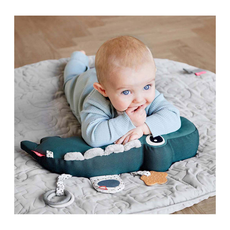Afbeelding laden in galerijviewer, Done by deer tummy time activiteitenspeeltje croco groen