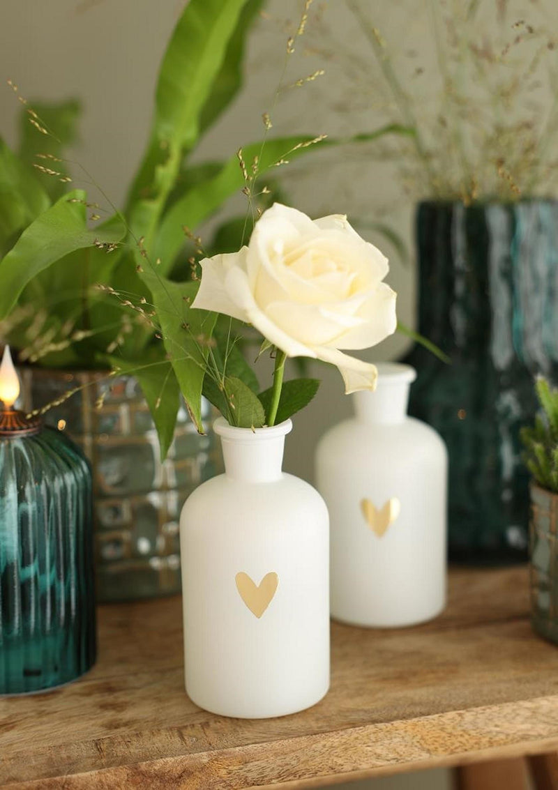 Afbeelding laden in galerijviewer, Ideas 4 seasons riga vaas glas wit met gouden hart ã˜7xh12cm