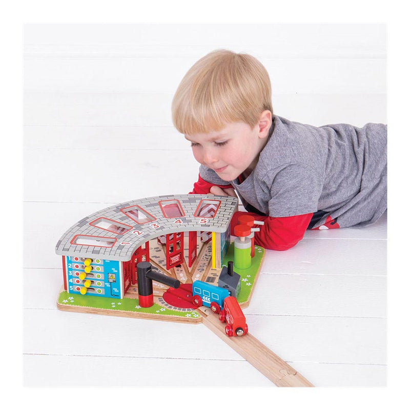 Chargez l'image dans la visionneuse de la galerie, Bigjigs houten treinloods voor 5 treinen - uitbreiding houten spoorsysteem