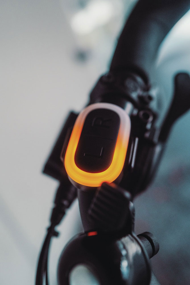 Load image into Gallery viewer, Abus remote control flashing light for hyp-e