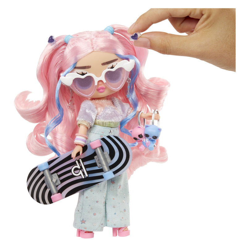 Load image into Gallery viewer, L.o.l. l.o.l surprise tweens modepop - flora moon