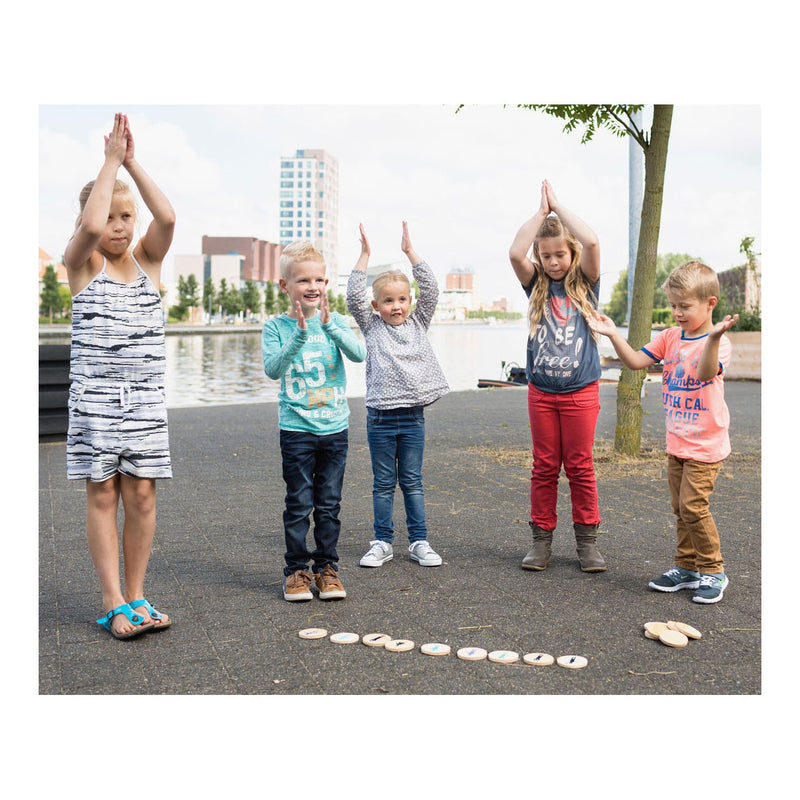 Afbeelding laden in galerijviewer, Bs toys moves! denkspel - actief beweeg spel - speelgoed vanaf 6 jaar - houten kaarten - kinderspeelgoed - cadeau kind