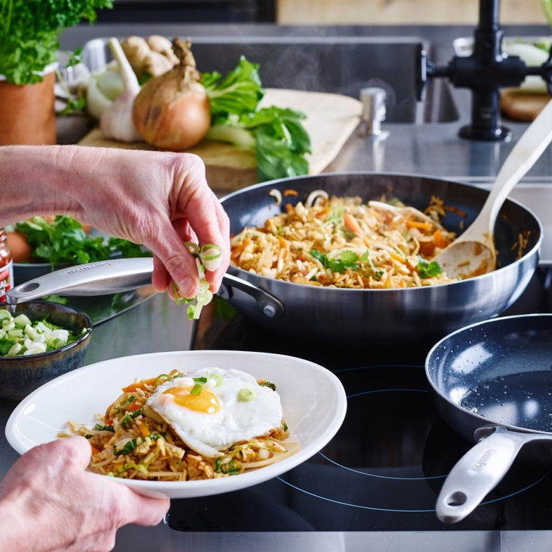 Load image into Gallery viewer, Greenpan geneva wokpan 28 cm rvs zwart