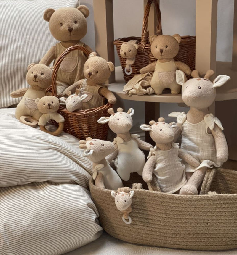 Afbeelding laden in galerijviewer, Egmont toys knuffel bio katoen doudou beer marcel 20 cm baby.