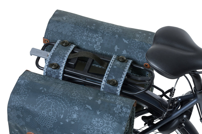 Load image into Gallery viewer, Basil Bohème dubbele fietstas - groen, waterafstotend, 35L, MIK-systeem