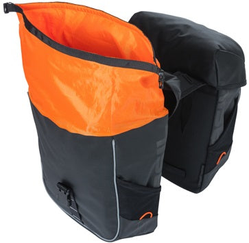 Load image into Gallery viewer, Basil Miles Tarpaulin - Dubbele fietstas, waterdicht, 34L, zwart oranje