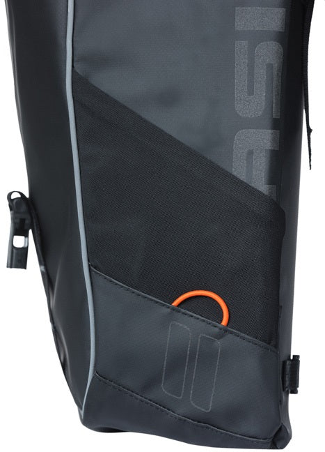 Load image into Gallery viewer, Basil Miles Tarpaulin - Dubbele fietstas, waterdicht, 34L, zwart oranje