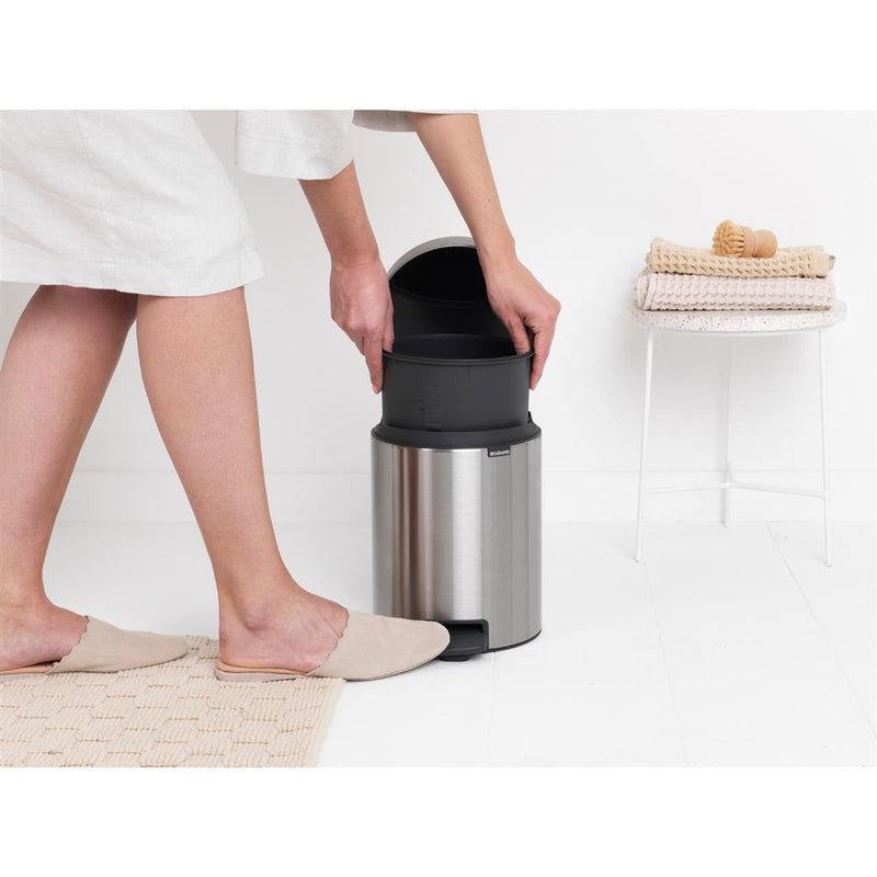 Afbeelding laden in galerijviewer, Brabantia newicon pedaalemmer 5l mat staal