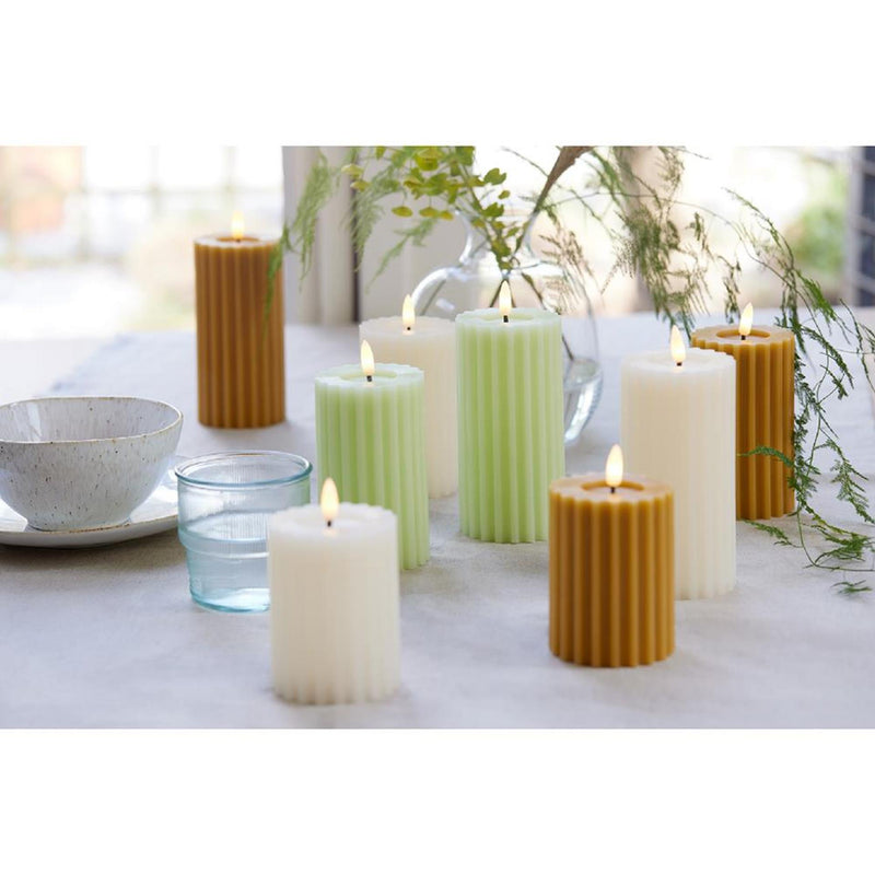 Afbeelding laden in galerijviewer, Lumineo led kaars ribbel voor binnen met vlameffect en timer dia7,5x14,7cm groen werkt op 2xaaa batterijen (excl)<br> <br> <br> <br>