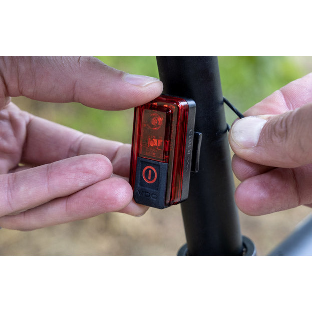 Load image into Gallery viewer, Vdo eco light red rl plus usb achterlicht li-on accu+remlicht aan uit