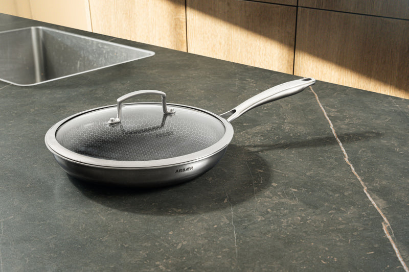 Load image into Gallery viewer, Arbaer koekenpan inductie ø 28 cm met honingraat anti-aanbaklaag met deksel