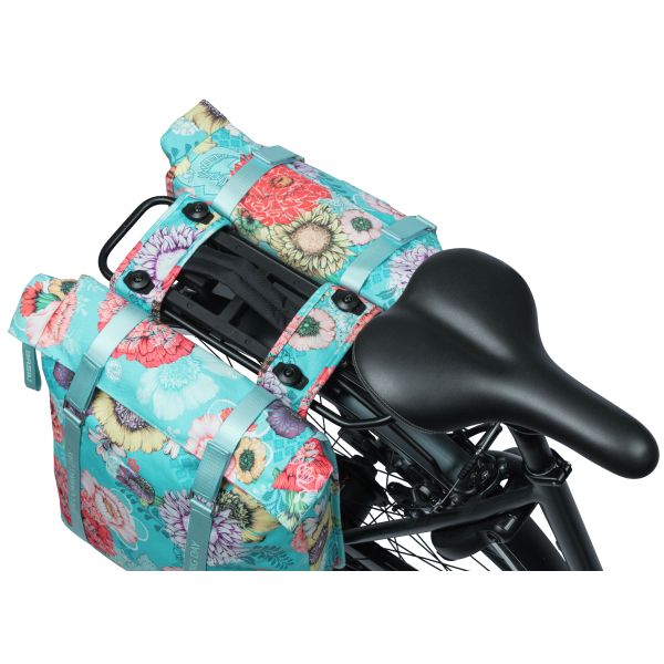 Load image into Gallery viewer, Basil Bloom Field dubbele fietstas, waterdicht, sky blue, 35L