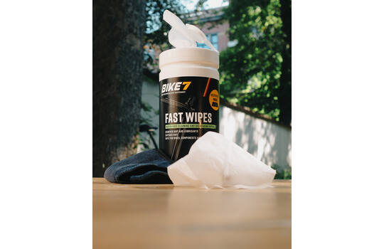 Laden Sie das Bild in Galerie -Viewer, Bike7 - fast wipes pot met 70 doekjes inclusief microvezel poetsdoek