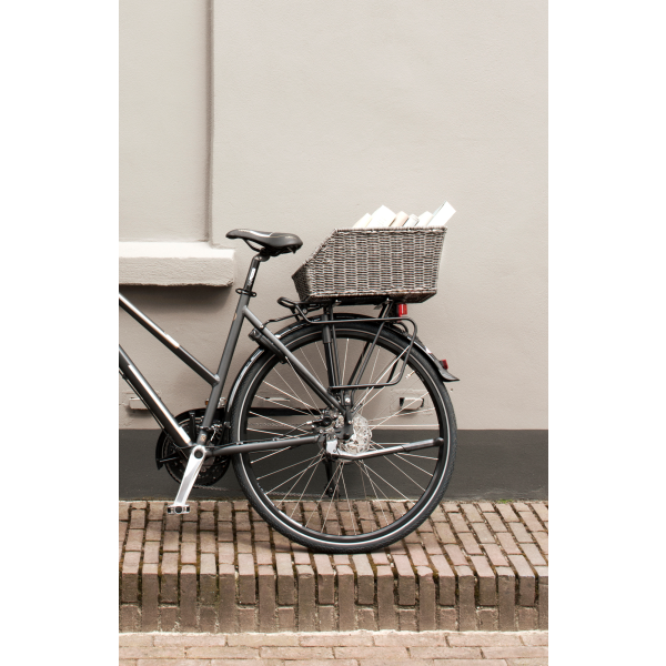 Load image into Gallery viewer, Basil Cento Rattan Look - fietsmand - achterop -bruin