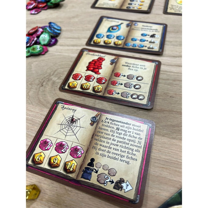 Load image into Gallery viewer, 999games 999 games de kwakzalvers van kakelenburg: het duel bordspel (nederlands, 2 spelers, 45 minuten, vanaf 10 jaar)
