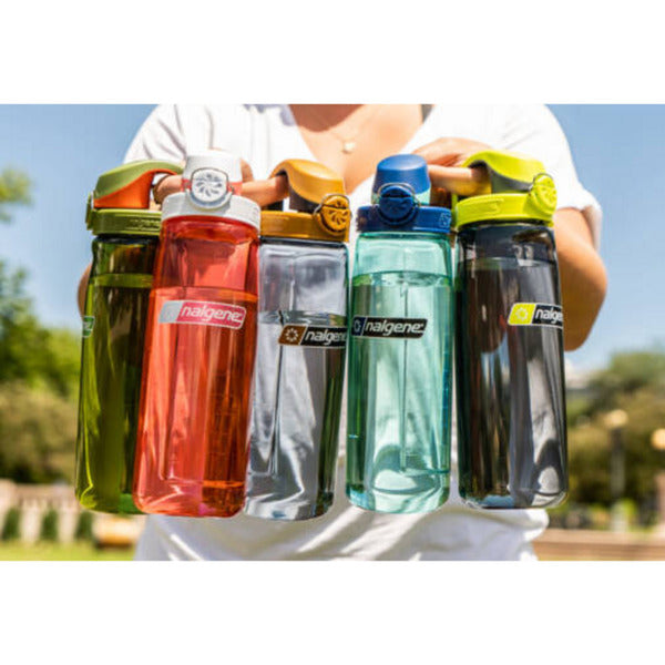Load image into Gallery viewer, Nalgene on-the-fly lock-top sustain bottle, 700 ml drinkfles (grijs beige)