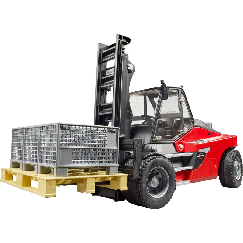 Load image into Gallery viewer, Bruder linde ht160s heftruck met pallet en 3 palletkooien modelvoertuig (02513)