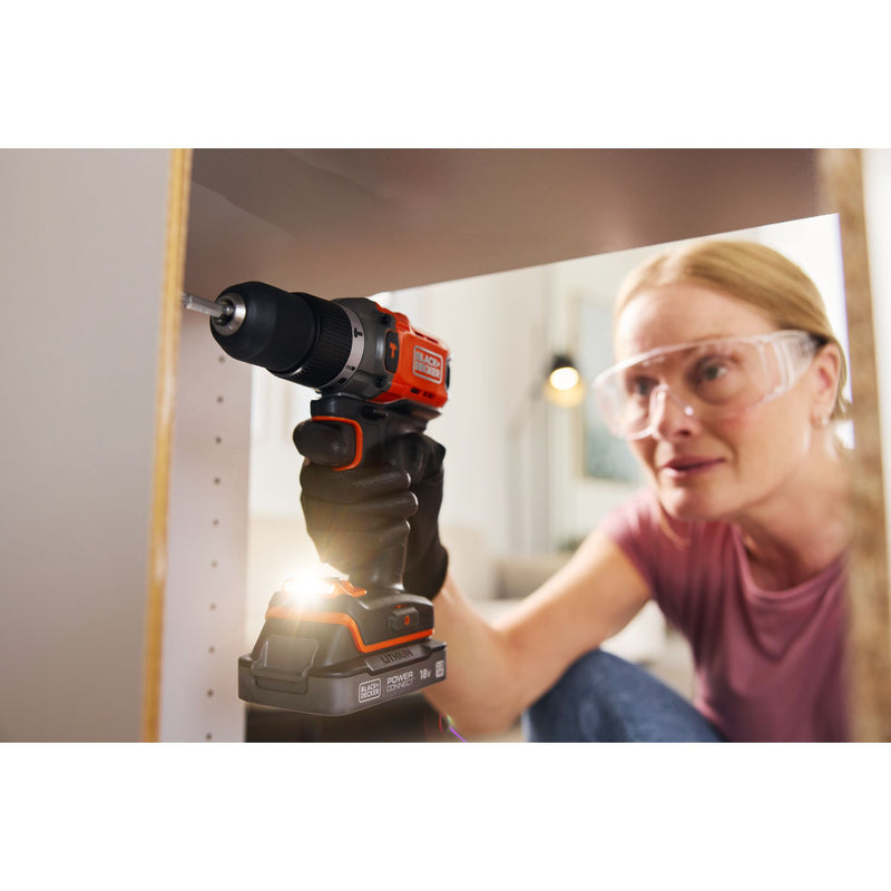 Afbeelding laden in galerijviewer, Black+decker 18v schroefklopboormachine + 18v pendeldecoupeerzaag bundel (zwart oranje)