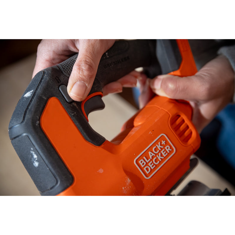 Laden Sie das Bild in Galerie -Viewer, Black+decker blcjs78n-xj 18v decoupeerzaag (zwart oranje, accu en oplader niet inbegrepen)