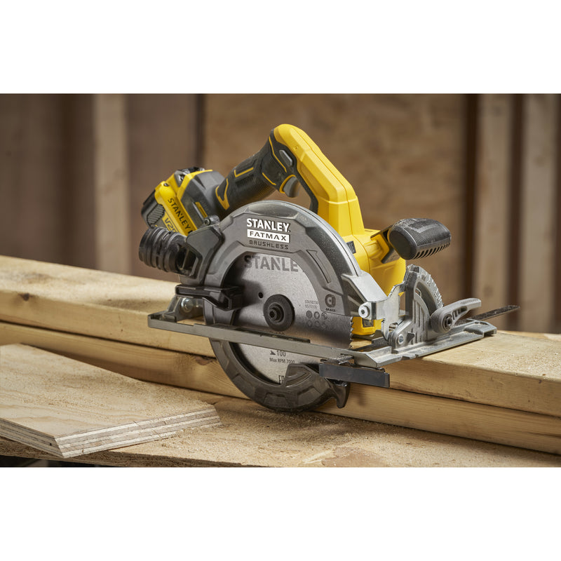 Load image into Gallery viewer, Stanley fatmax v20 18v cirkelzaag 190mm handcirkelzaag (zwart geel, accu en oplader inbegrepen, met koffer)
