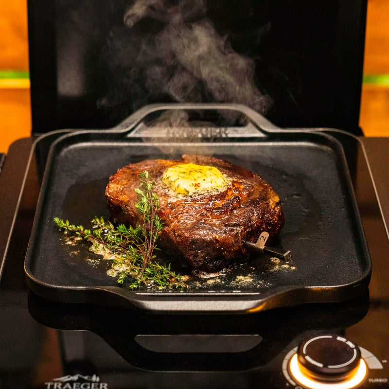 Load image into Gallery viewer, Traeger inductie gietijzeren pan bac703 bak- braadpan (zwart, 29 x 29cm)