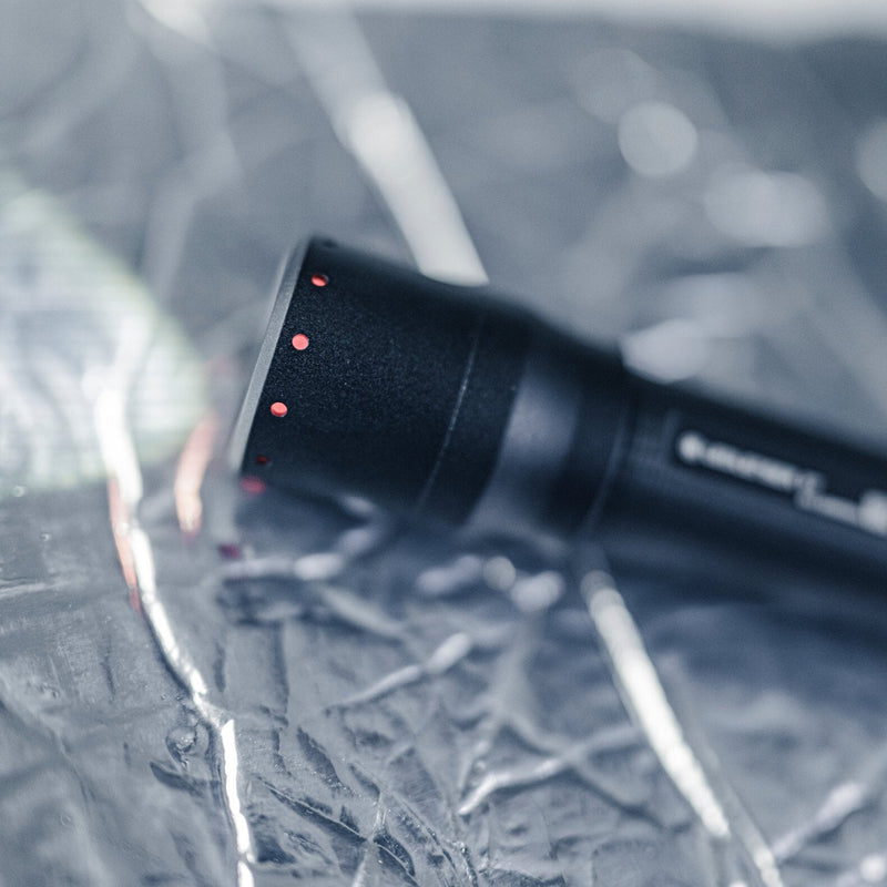 Load image into Gallery viewer, Ledlenser p7 zaklamp (zwart, 650 lm, 6000-7500k)