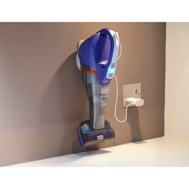 Afbeelding laden in galerijviewer, Black+decker dvb315jp 12v 1.5ah pet kruimeldief met dierenborstel handstofzuiger