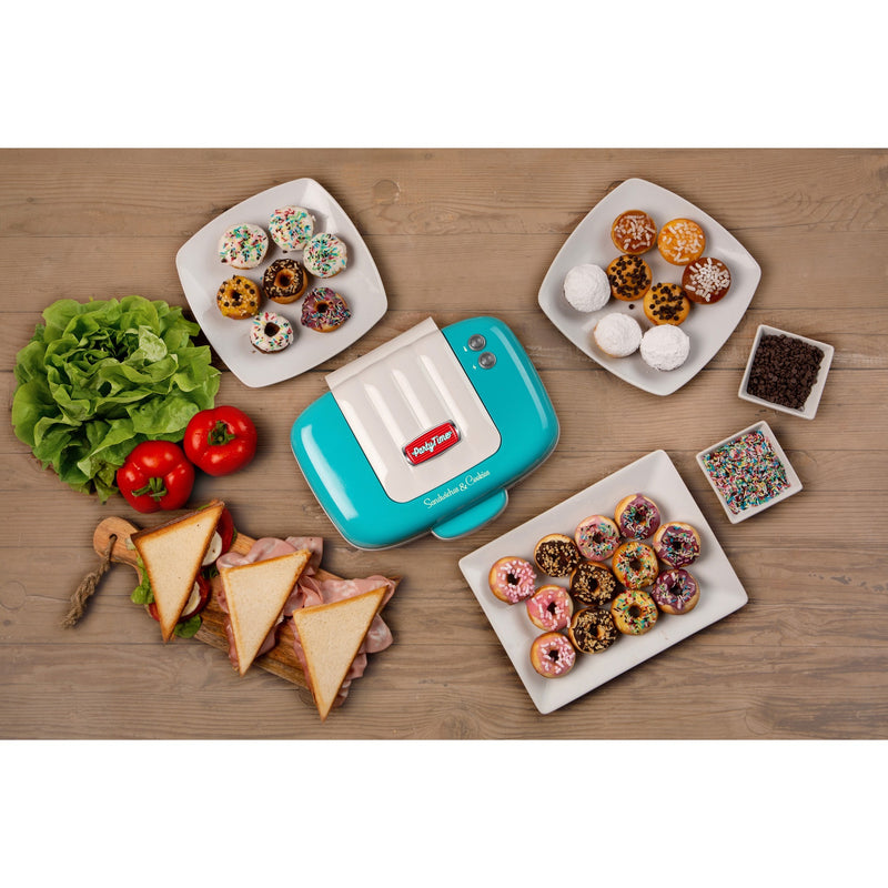 Load image into Gallery viewer, Ariete party time tosti cupcake maker 1972 01 sandwichmaker (lichtblauw)