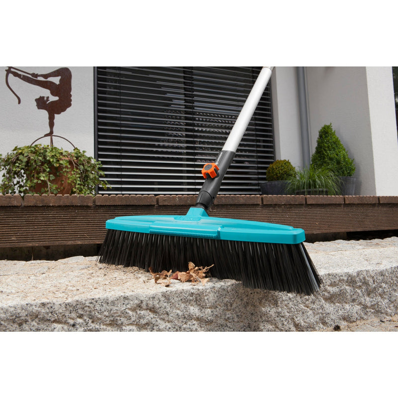 Load image into Gallery viewer, Gardena combisystem straatbezem met schraper (turquoise zwart, 3622-20)