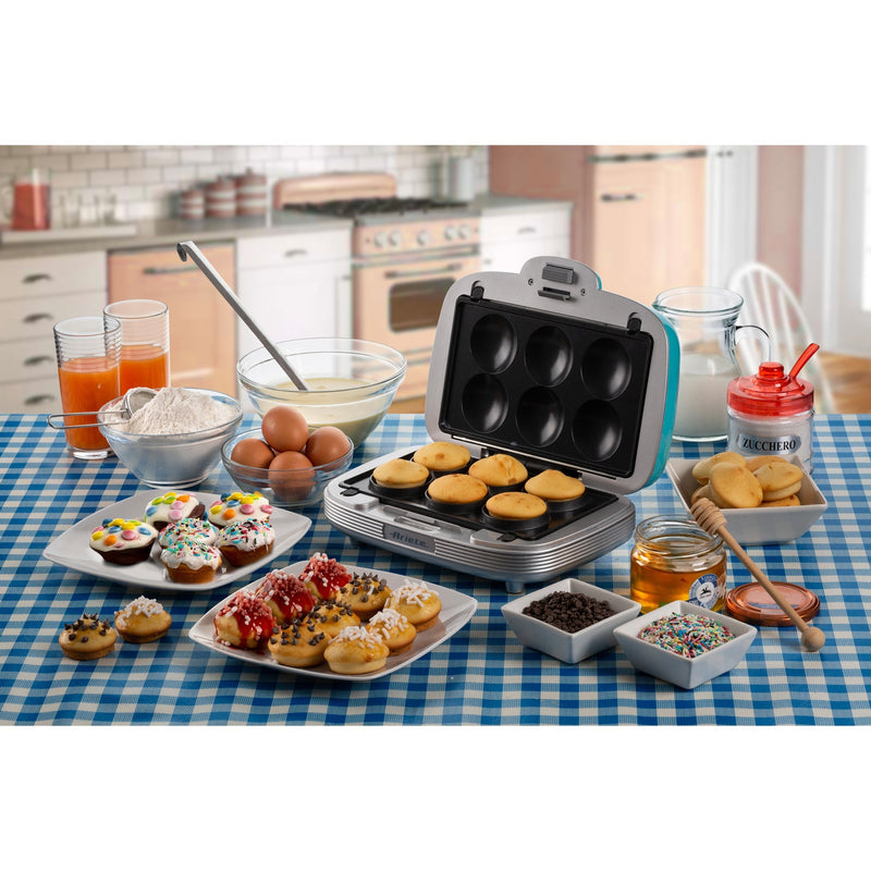 Load image into Gallery viewer, Ariete party time tosti cupcake maker 1972 01 sandwichmaker (lichtblauw)