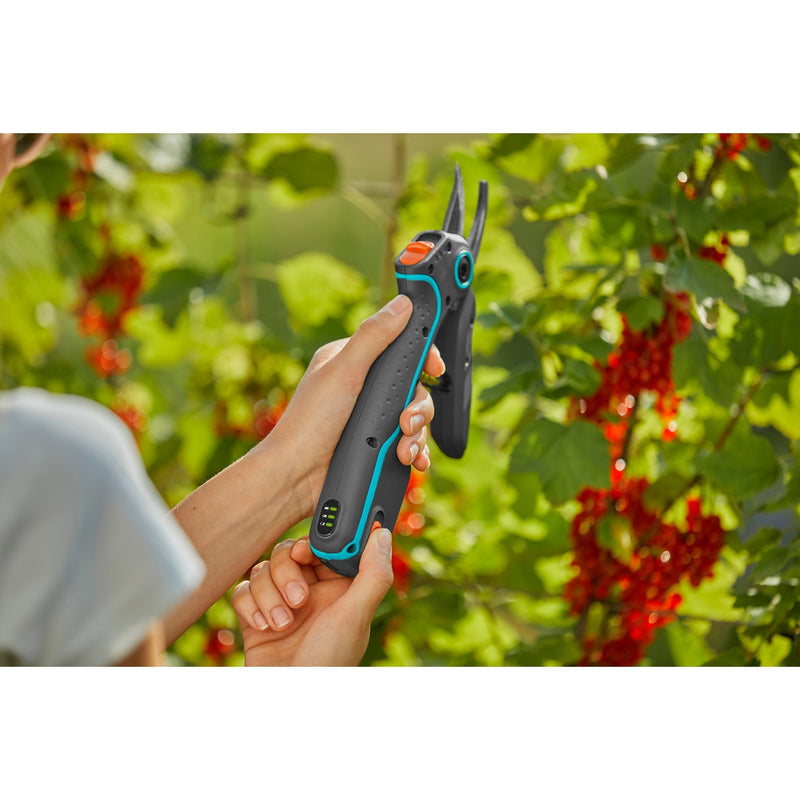 Load image into Gallery viewer, Gardena snoeischaar assistcut (zwart turquoise, bypass)