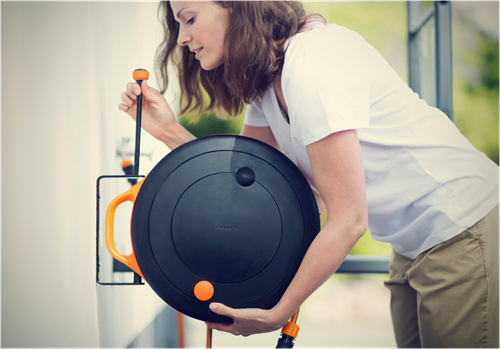 Cargue la imagen en el visor de la galería, Fiskars wandbevestiging | voor slanghaspel s - 1020448