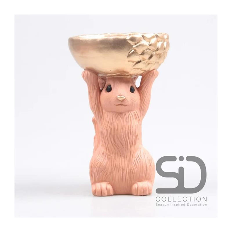 Afbeelding laden in galerijviewer, Season inspired decoration eekhoorn met bak 14x12x22,5cm beigerood