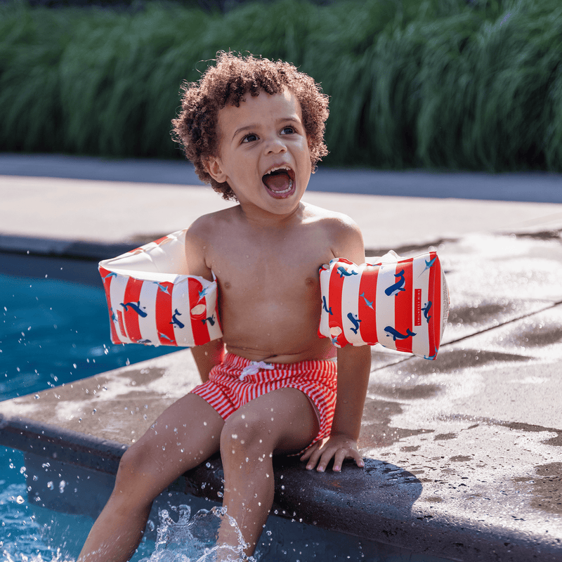 Cargue la imagen en el visor de la galería, Ocean stripes | rood witte zwembandjes 2-6 jaar