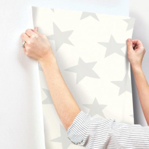 Load image into Gallery viewer, Roommates Zelfklevend behang sterren 52 x 500 cm wit grijs