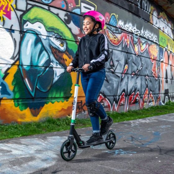 Load image into Gallery viewer, Xootz Large Wheeled step voetrem junior wit zwart