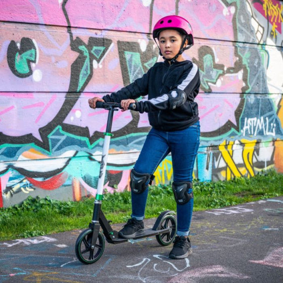 Load image into Gallery viewer, Xootz Large Wheeled step voetrem junior wit zwart