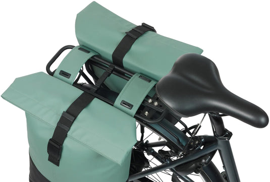 Basil dubbele tas cove 28-32l zilvergroen zwart