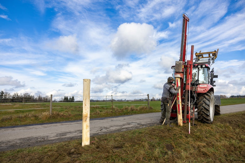 Load image into Gallery viewer, Ako producten robiniapaal hoek 250cm hoog oe 14 16cm
