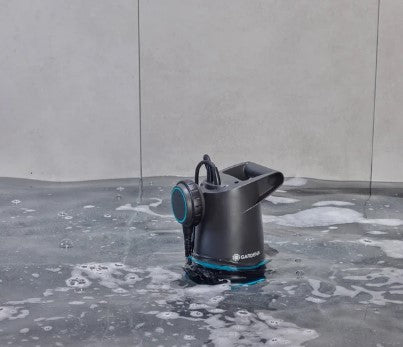 Load image into Gallery viewer, Gardena 2-in-1 helder vuil water dompelpomp 20000 basic, 20.000 l u dompel- en drukpompen (grijs zwart, 550 watt, 20.000 l u, met vlotterschakelaar)
